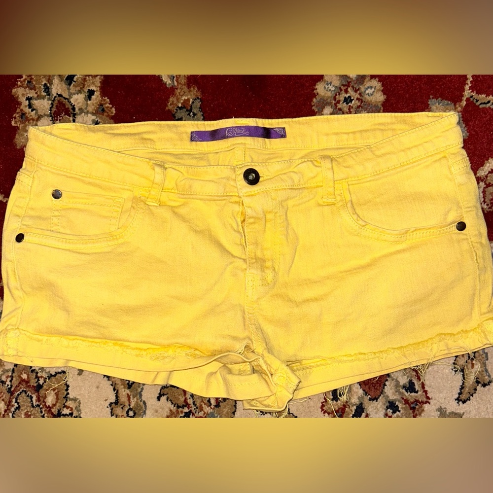 Yellow celebrity pink cutoff shorts